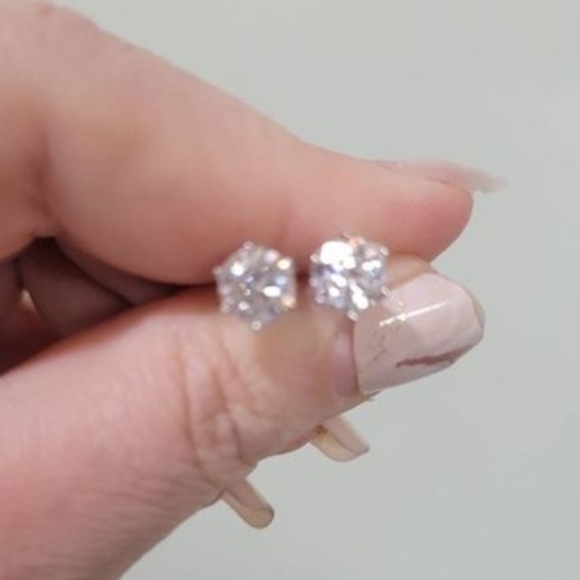 2cwt vvs1 color D 6.5mm Round moissonite diamond studs W certificates - Picture 4 of 17